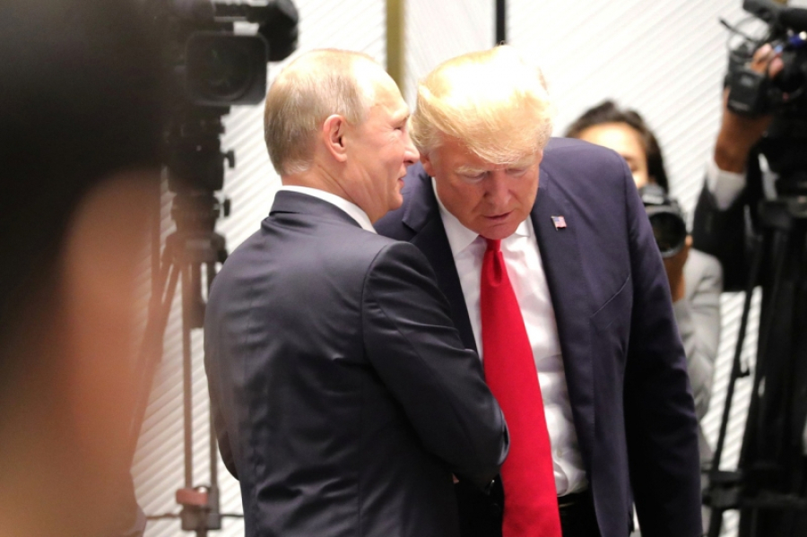 Ушаков допустил контакты Путина и Трампа на полях саммита АТЭС в Китае