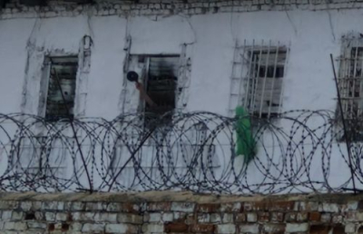«Мама, помоги мне!»: осуждённый в Атырауском СИЗО порезал вены и зашил себе рот
