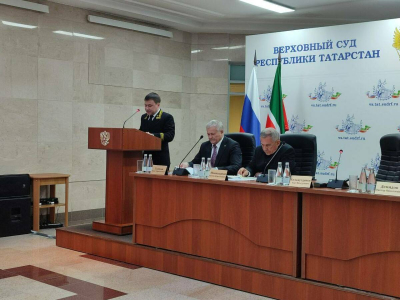 Минниханов отметил нагрузку судов из-за дел, связанных с кибермошенничеством