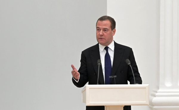Медведев призвал улучшать условия жизни на Крайнем Севере