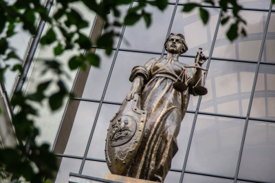 За обман бойцов СВО на 19,5 миллиона рублей осудят троих жителей Приморья