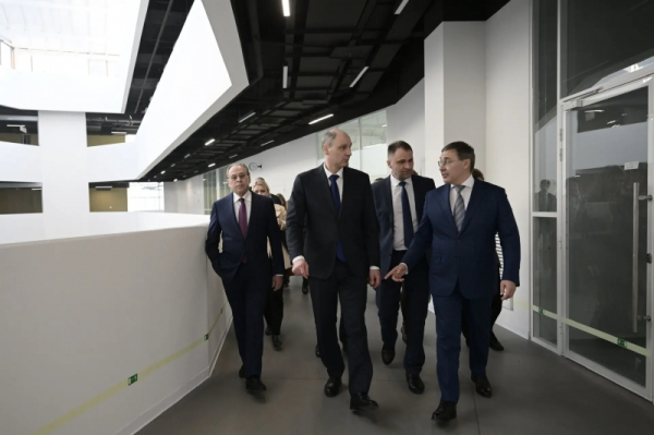 На Урале модернизируют три важных вуза: Денис Паслер представил планы министру