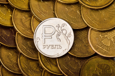Финансист предрек рублю ослабление к осени