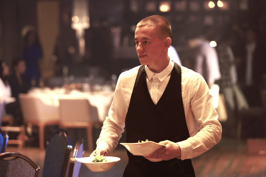 Татарстанцы оставляют больше чаевых, чем петербуржцы