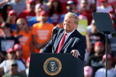 Axios: Трамп следит за похоронами Хаменеи и сомневается в искренности слез