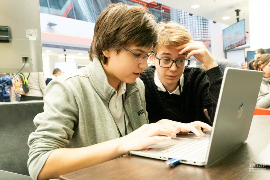 Педагогам Татарстана за кружки по искусственному интеллекту будут платить 258 тыс. рублей