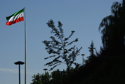 В Иране проходят массовые шествия из-за убитых во время обстрела детей