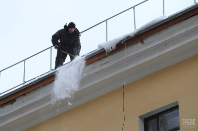 За сутки в Казани очистили от снега и наледи 116 крыш