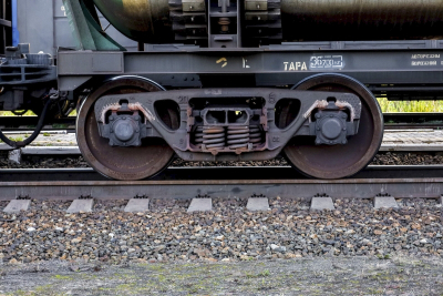 Семь вагонов пассажирского поезда из Москвы в Челябинск сошли с рельсов в Ульяновской области