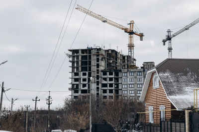 &laquo;Весь мир постепенно отходит от высотных домов. Со временем население будет смещаться к периферии, в поселки‑спутники&raquo;