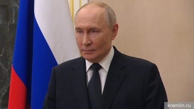 Путин призвал бороться с посягательством на торговый флот, как с пиратством