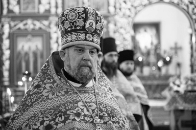 В Казани простились с почетным настоятелем Варваринского храма Виталием Тимофеевым