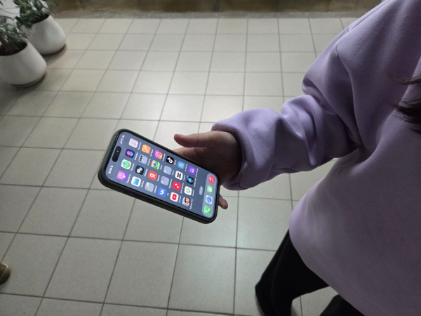 iPhone 17 Pro Max в России впервые подешевел ниже ста тысяч рублей