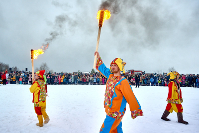 Огромного Лабубу сожгли на Масленице в Липецкой области