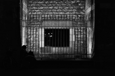 В ФРГ отчим более 900 раз совершал насилие над падчерицей