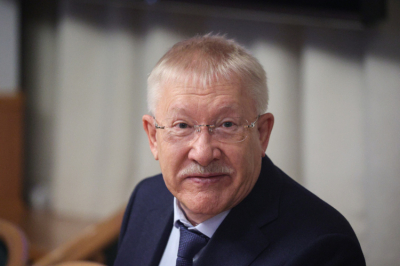 Олег Морозов зарегистрировался на&nbsp;праймериз ЕР&nbsp;к&nbsp;выборам в&nbsp;Госдуму&nbsp;&mdash; он&nbsp;в&nbsp;парламенте уже почти 30 лет