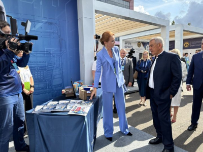 Первоклассникам подарят альбом от &laquo;КАМАЗа&raquo;, которым заинтересовался Минниханов