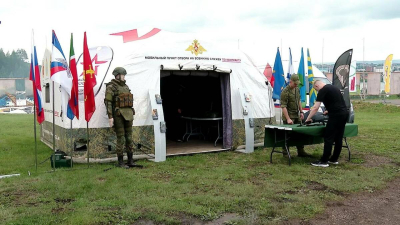 В Альметьевске на Сабантуе развернули мобильный пункт отбора на военную службу по контракту
