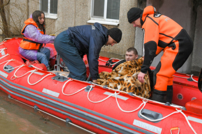 Спасатели эвакуируют жителей села Андреевка в Дагестане