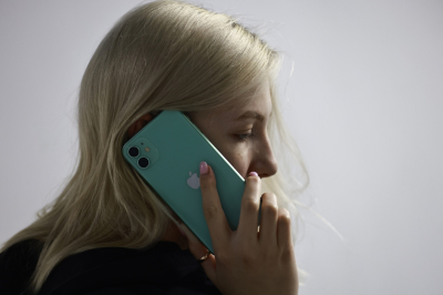 iPhone для защиты от воров будет сразу блокироваться при вырывании из рук