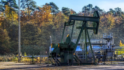 Brent под давлением: избыток предложения и слабый спрос в США