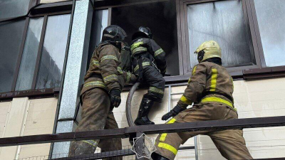 Трое спасателей пострадали при тушении крупного пожара на рынке &quot;Биг Шанхай&quot; в Астане   