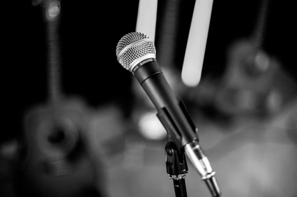 Нурлан Сабуров пошутил о запрете на въезд в Россию и вспомнил жену