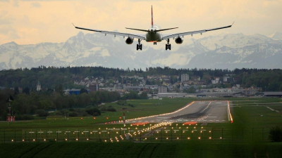 Самолет, летевший в Астану, вернулся в аэропорт сразу после взлета