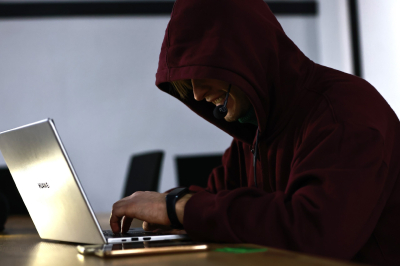 Пенсионера в Казани обманули на 138 тысяч при розыгрыше призов